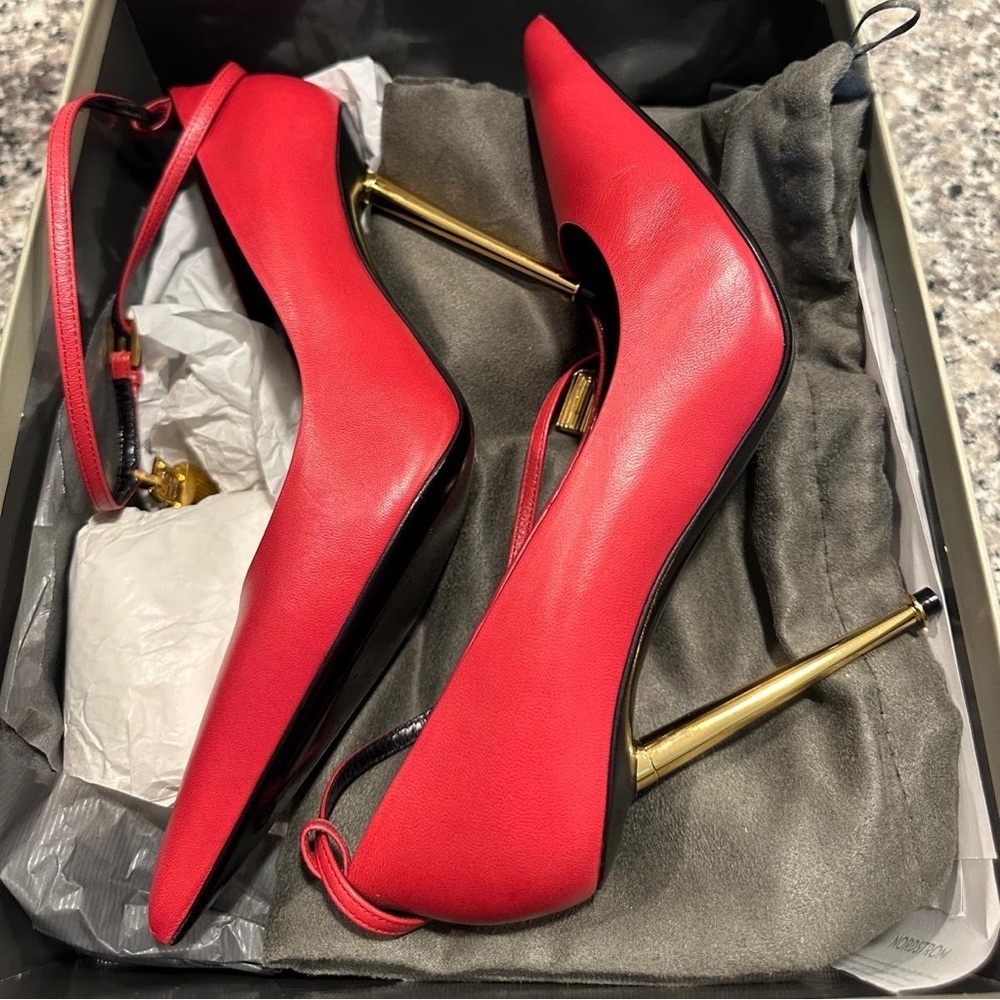 TOM FORD
Padlock leather pumps/RED SIZE 9
